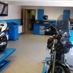 Uvnitř Moto Racing Service Kaucký