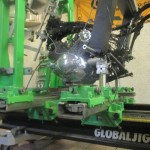 Kontrolní měření motocyklu na rovnací stolici od výrobce GLOBALJIG a měření laserem od firmy Scheibner